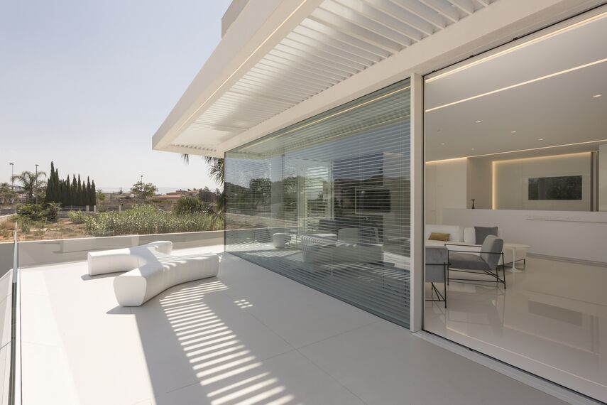 HiFinity Slankiosios ir Sulankstomos, SlimPatio 68 Slankiosios ir Sulankstomos ir CS 77 Hidden Vent Langai - Dental Clinic Decorato įsikūręs Ragusa, Italy