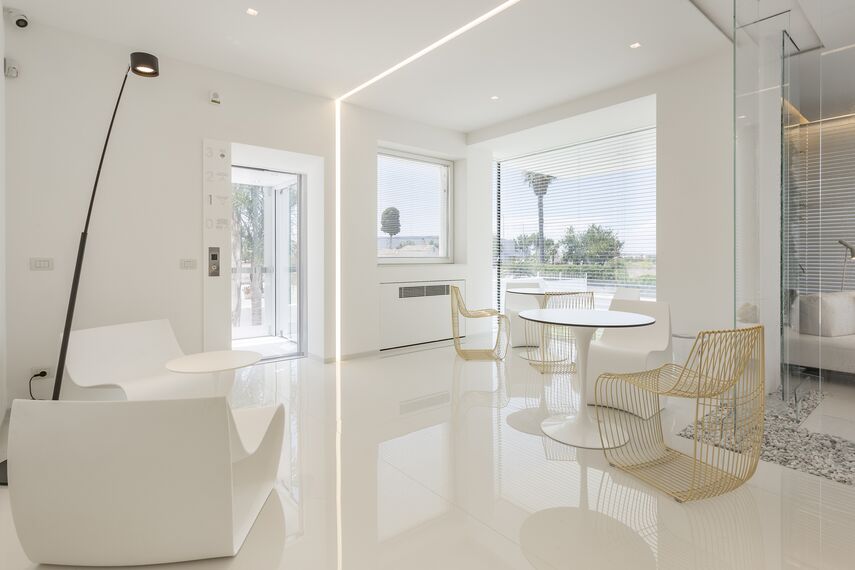HiFinity Slankiosios ir Sulankstomos, SlimPatio 68 Slankiosios ir Sulankstomos ir CS 77 Hidden Vent Langai - Dental Clinic Decorato įsikūręs Ragusa, Italy