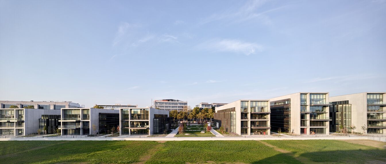 ConceptWall 86 Fasadai, ThermoSystem 68 Langai, ConceptWall 50 Fasadai ir TS 68-HV Langai - Office building Jardins du Lou įsikūręs Lyon, France
