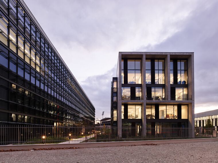 ConceptWall 86 Fasadai, ThermoSystem 68 Langai, ConceptWall 50 Fasadai ir TS 68-HV Langai - Office building Jardins du Lou įsikūręs Lyon, France