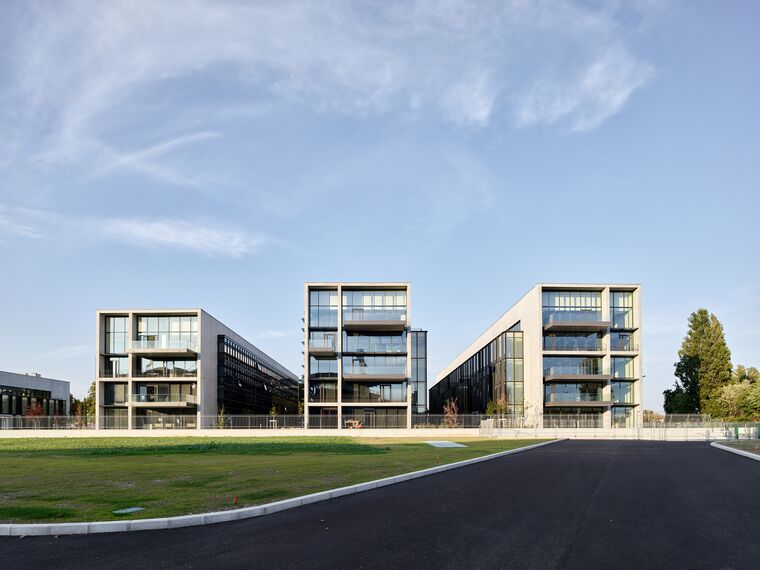 ConceptWall 86 Fasadai, ThermoSystem 68 Langai, ConceptWall 50 Fasadai ir TS 68-HV Langai - Office building Jardins du Lou įsikūręs Lyon, France
