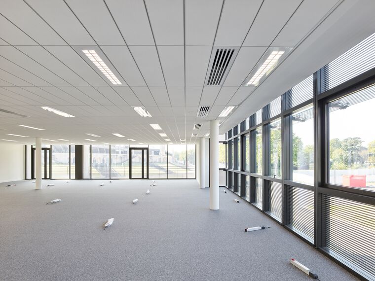 ConceptWall 86 Fasadai, ThermoSystem 68 Langai, ConceptWall 50 Fasadai ir TS 68-HV Langai - Office building Jardins du Lou įsikūręs Lyon, France