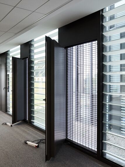 ConceptWall 86 Fasadai, ThermoSystem 68 Langai, ConceptWall 50 Fasadai ir TS 68-HV Langai - Office building Jardins du Lou įsikūręs Lyon, France