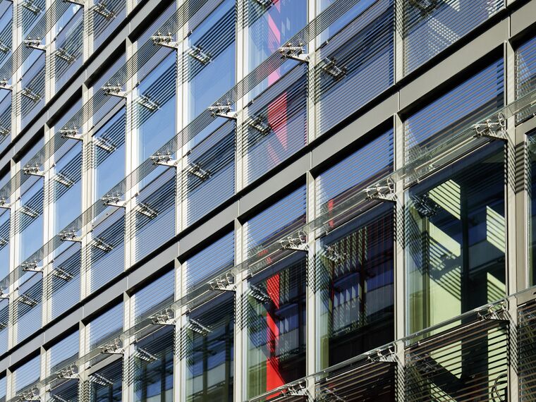 ConceptWall 86 Fasadai, ThermoSystem 68 Langai, ConceptWall 50 Fasadai ir TS 68-HV Langai - Office building Jardins du Lou įsikūręs Lyon, France