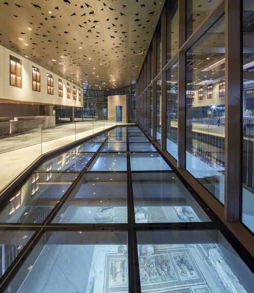 ConceptWall 50 Fasadai ir ConceptSystem 68 Durys - Museum Antakya Hilton Museum Hotel įsikūręs Hatay, Turkey