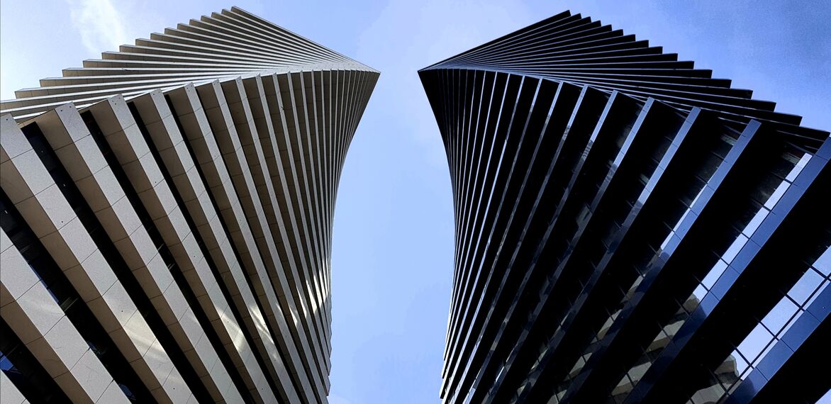 ConceptWall 50 Fasadai, ConceptSystem 77 Durys ir ConceptSystem 77 Langai - Apartmentcomplex Axis Towers įsikūręs Tbilisi, Georgia