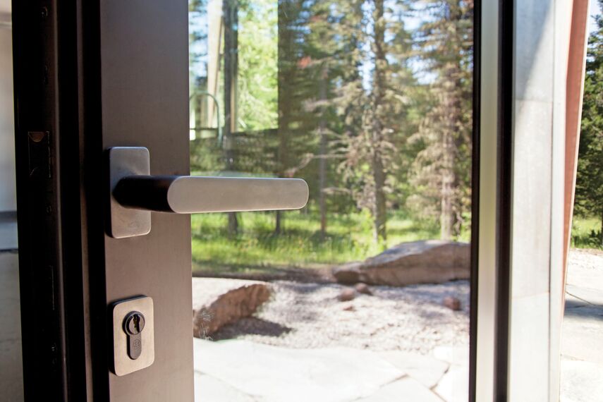 ConceptSystem 77 Langai, ConceptSystem 77 Durys, HiFinity Slankiosios ir Sulankstomos ir Purity Rankenos - Flying Star Residence įsikūręs Bridger Canyon, United States of America