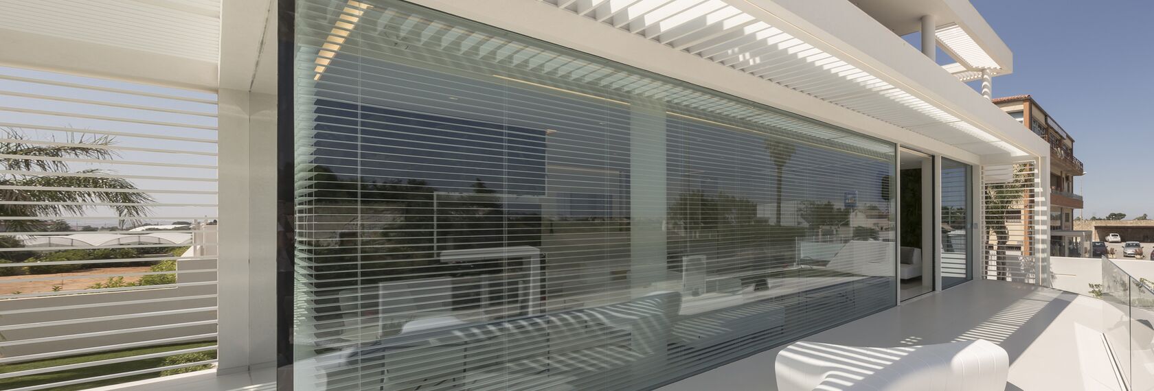HiFinity Slankiosios ir Sulankstomos, SlimPatio 68 Slankiosios ir Sulankstomos ir CS 77 Hidden Vent Langai - Dental Clinic Decorato įsikūręs Ragusa, Italy