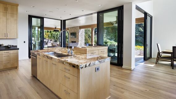 ConceptSystem 68 Langai ir ConceptWall 50 Fasadai - House Joie de Vivre (Street of Dreams) įsikūręs Portland, United States of America